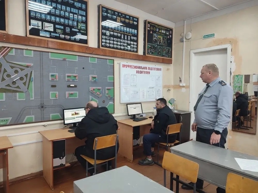 20 марта в ГАПОУ СО «Калининский техникум агробизнеса» состоялся экзамен на право управления самоходными машинами категорий «C», «D» и «E».