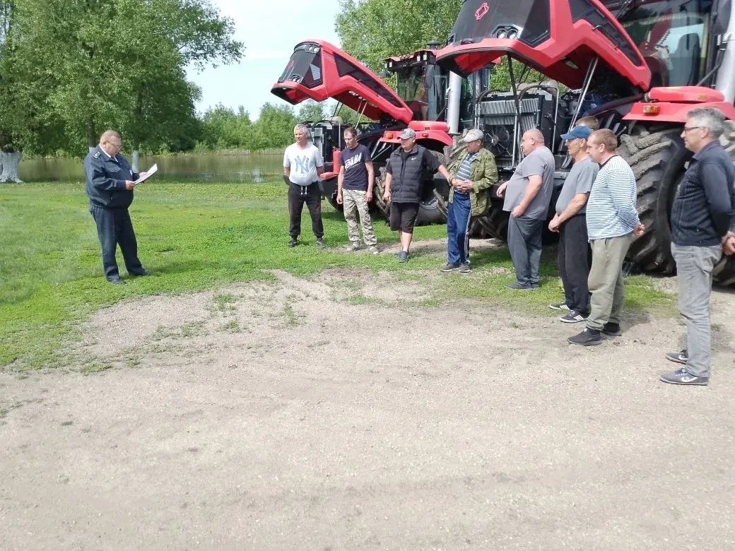 В Петровском районе прошёл показательный техосмотр самоходной техники